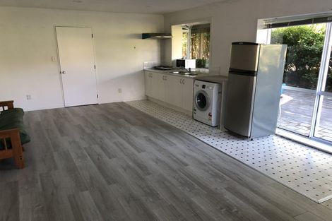 Photo of property in 31 Masterton Road, Rothesay Bay, Auckland, 0630