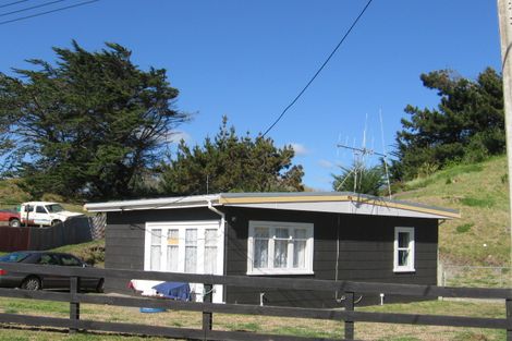 Photo of property in 16 Barber Street, Foxton Beach, Foxton, 4815