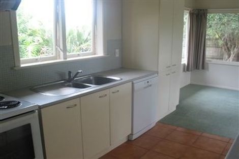 Photo of property in 1/66 Pupuke Road, Hillcrest, Auckland, 0627