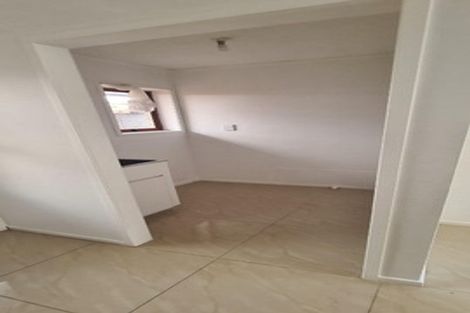 Photo of property in 2/76 Kenderdine Road, Papatoetoe, Auckland, 2025