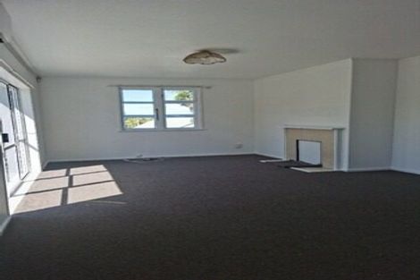 Photo of property in 8 Nutsey Avenue, Northcote, Auckland, 0627