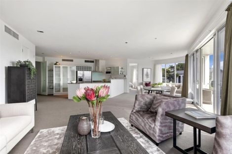 Photo of property in 1/7 The Promenade, Takapuna, Auckland, 0622