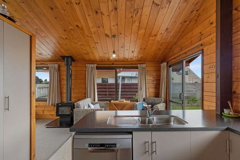 Photo of property in 6 Suzanne Grove, Kelvin Grove, Palmerston North, 4414