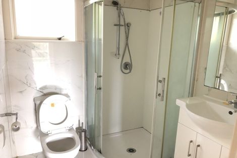 Photo of property in 2/13a Evelyn Place, Hillcrest, Auckland, 0627