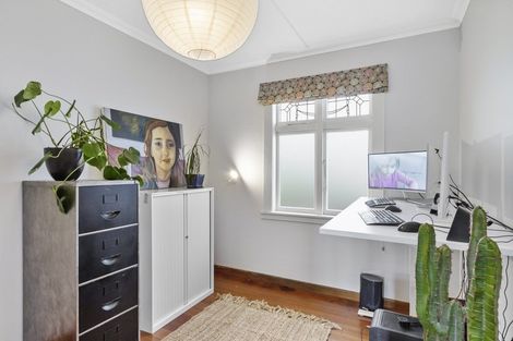 Photo of property in 7 Knoll Street, Island Bay, Wellington, 6023