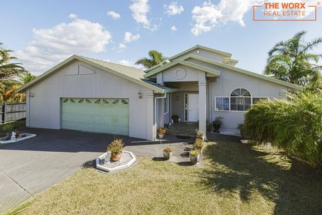 Photo of property in 33 Ribbonwood Crescent, Goodwood Heights, Auckland, 2105