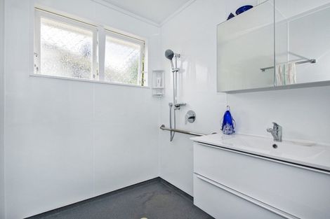 Photo of property in 32 Memorial Drive, Parahaki, Whangarei, 0112