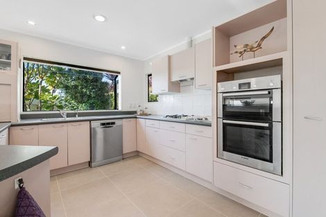 Photo of property in 10 Goldfinch Rise, Unsworth Heights, Auckland, 0632