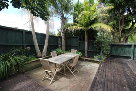 Photo of property in 25a Belle Vue Avenue, Northcote Point, Auckland, 0627