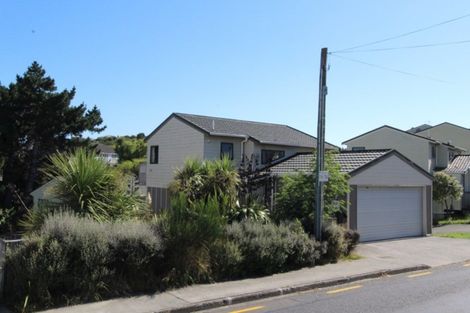 Photo of property in 28 Morere Street, Titahi Bay, Porirua, 5022