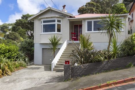 Photo of property in 7 Knoll Street, Island Bay, Wellington, 6023