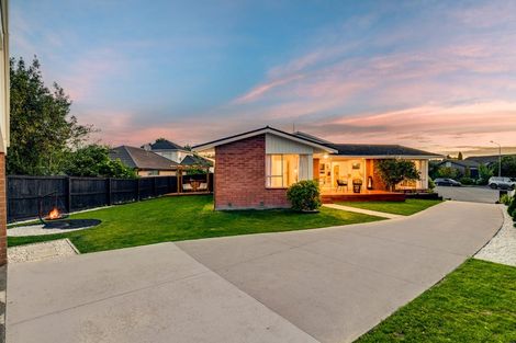 Photo of property in 6 Larkhill Place, Russley, Christchurch, 8042