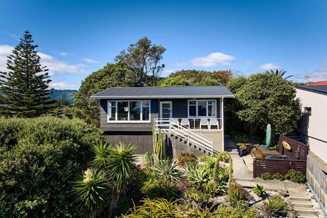 Photo of property in 52 Tutere Street, Waikanae Beach, Waikanae, 5036