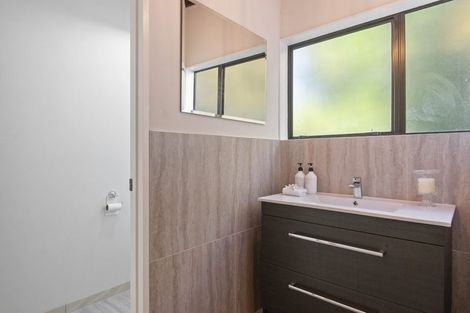 Photo of property in 7a Ellangowan Road, Waiake, Auckland, 0630