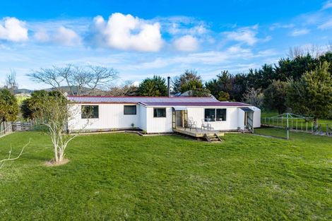 Photo of property in 272 Huarau Road, Whakapirau, Maungaturoto, 0583