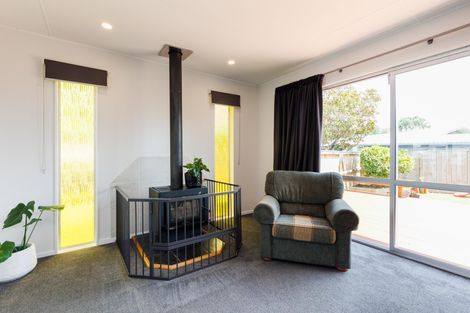 Photo of property in 3 Forbes Place, Kelvin Grove, Palmerston North, 4414
