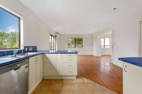 Photo of property in 2 Pistachio Place, Goodwood Heights, Auckland, 2105