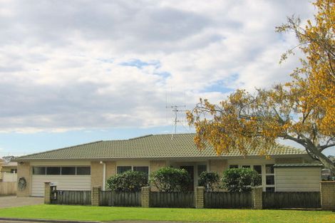 Photo of property in 2/20 Pemberton Crescent, Greerton, Tauranga, 3112