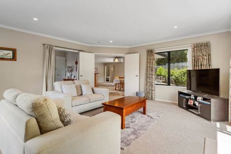Photo of property in 90 Buscomb Avenue, Henderson, Auckland, 0610