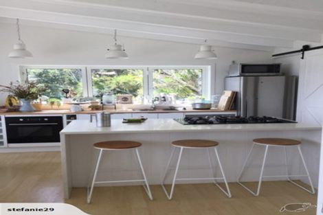 Photo of property in 121 Seaview Road, Piha, New Lynn, 0772