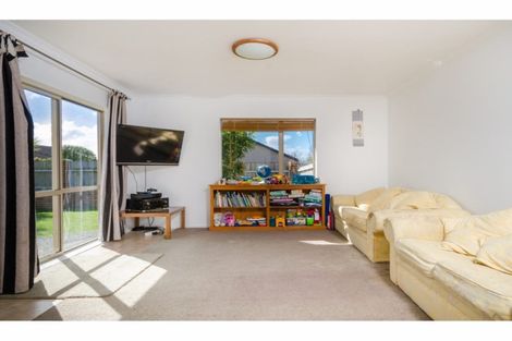 Photo of property in 114f Colwill Road, Massey, Auckland, 0614
