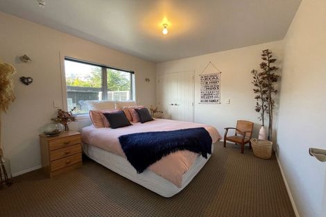 Photo of property in 15 Russell Drive, Oakura, 4314