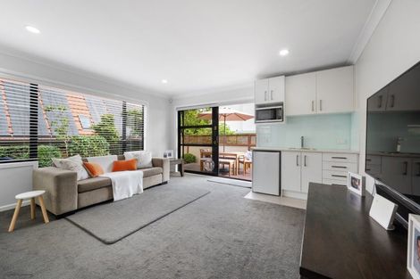 Photo of property in 2/47 Clovelly Road, Bucklands Beach, Auckland, 2012