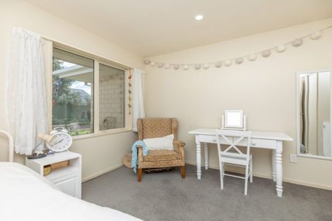 Photo of property in 10 Harrys Way, Redwood, Christchurch, 8051