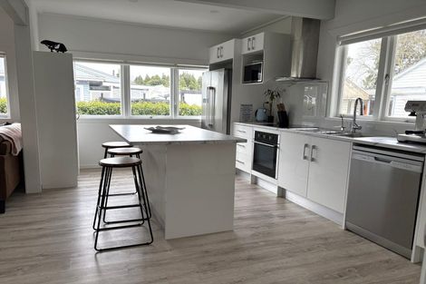 Photo of property in 18 Walsh Street, Forest Lake, Hamilton, 3200