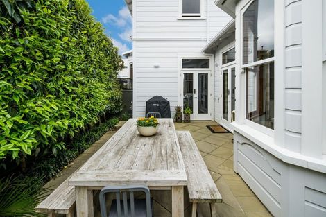 Photo of property in 19 Brougham Street, Mount Victoria, Wellington, 6011