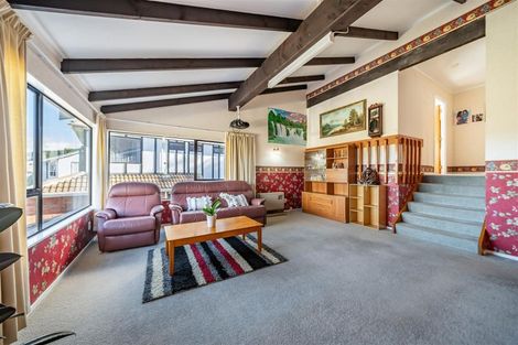 Photo of property in 10 Ordley Grove, Tawa, Wellington, 5028