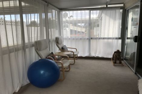 Photo of property in 2/15 Dunraven Place, Torbay, Auckland, 0630