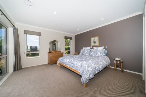 Photo of property in 87 Ruapehu Drive, Fitzherbert, Palmerston North, 4410