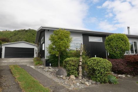 Photo of property in 11 Kotare Street, Waikanae, 5036