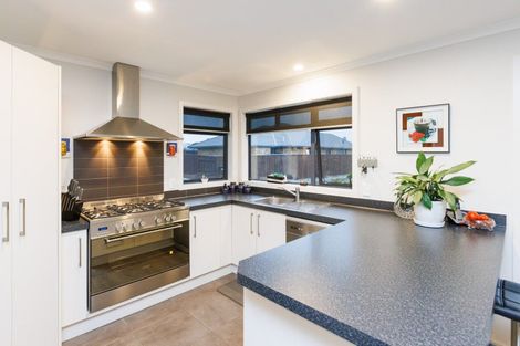 Photo of property in 14 Lorenzo Place, Kelvin Grove, Palmerston North, 4414