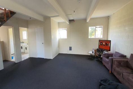 Photo of property in 5 Hurley Place, Kelston, Auckland, 0602