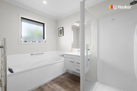 Photo of property in 12 Centre Street, Mosgiel, 9024