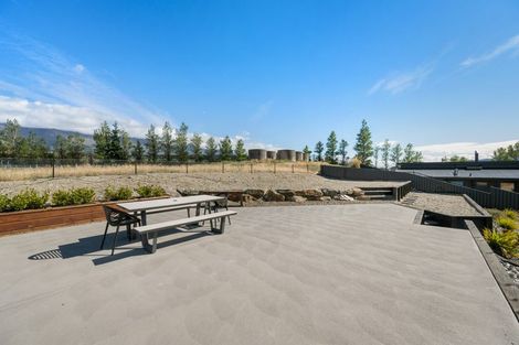 Photo of property in 71 Stratford Drive, Mount Pisa, Cromwell, 9383