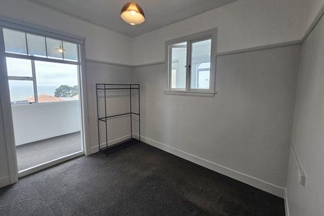 Photo of property in Devonport Apartments, 38/127 Saint Aubyn Street, New Plymouth, 4310