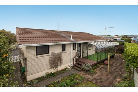 Photo of property in 2/30 Edgewater Parade, Waiuku, 2123