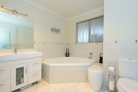 Photo of property in 12 Tennyson Avenue, Kelvin Grove, Palmerston North, 4414