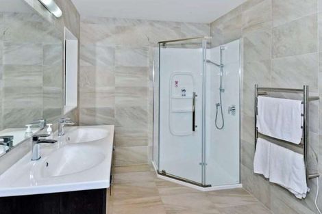 Photo of property in 113 Laurel Oak Drive, Schnapper Rock, Auckland, 0632