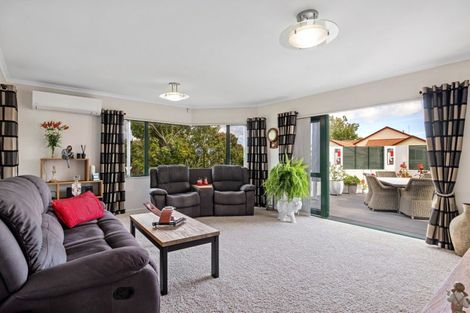 Photo of property in 3 Solander Drive, Welcome Bay, Tauranga, 3112