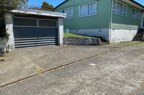 Photo of property in 37 Ranui Terrace, Tawa, Wellington, 5028