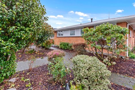 Photo of property in 2/43 Prestons Road, Redwood, Christchurch, 8051