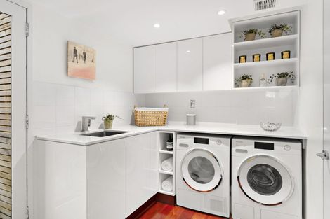 Photo of property in 5 Bayview Terrace, Oriental Bay, Wellington, 6011