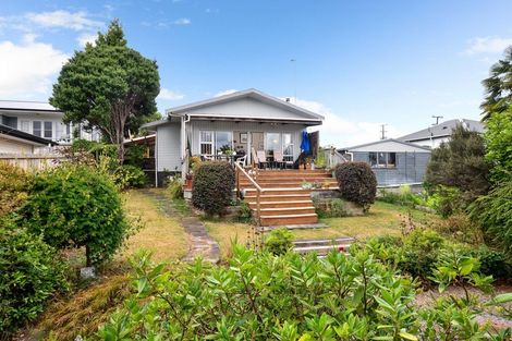 Photo of property in 100 Forest Lake Road, Forest Lake, Hamilton, 3200