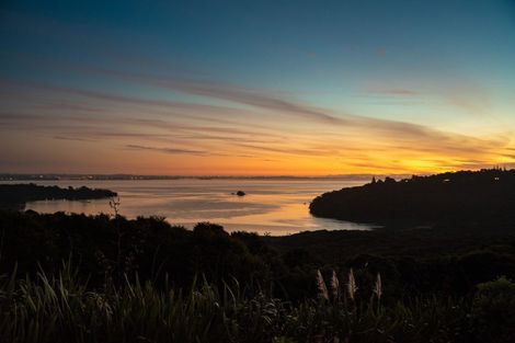 Photo of property in 50 Carsons Road, Waiheke Island, 1971