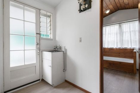 Photo of property in 2/235 Sunset Road, Sunnynook, Auckland, 0632