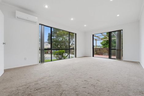 Photo of property in 2 Spring Valley Place, Oteha, Auckland, 0632